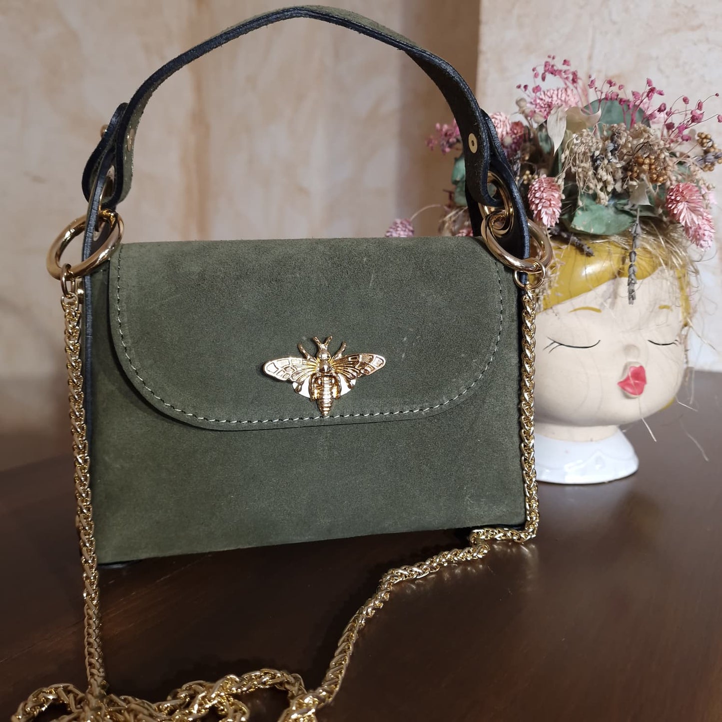 Bolso de Ante con detalle de Abeja