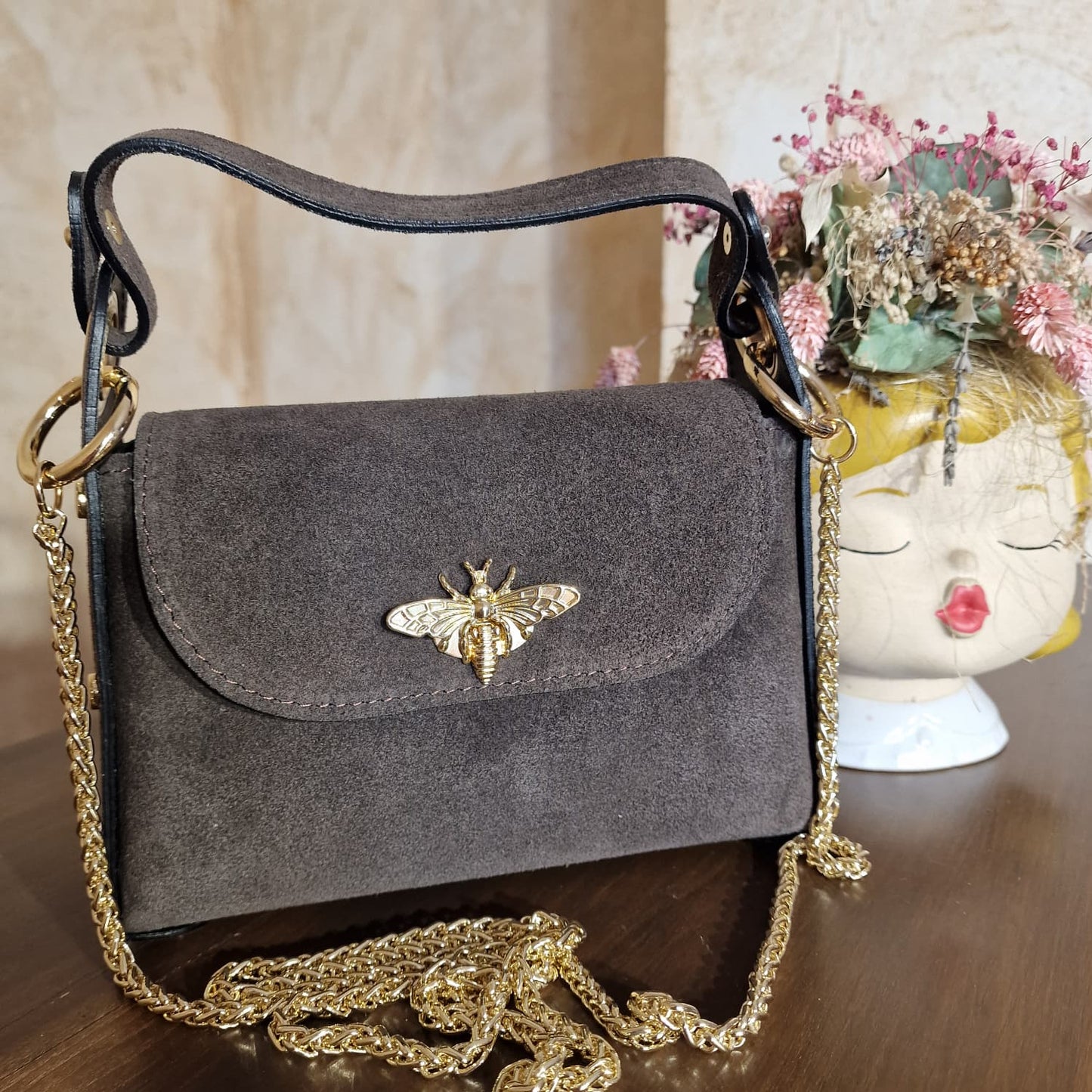 Bolso de Ante con detalle de Abeja
