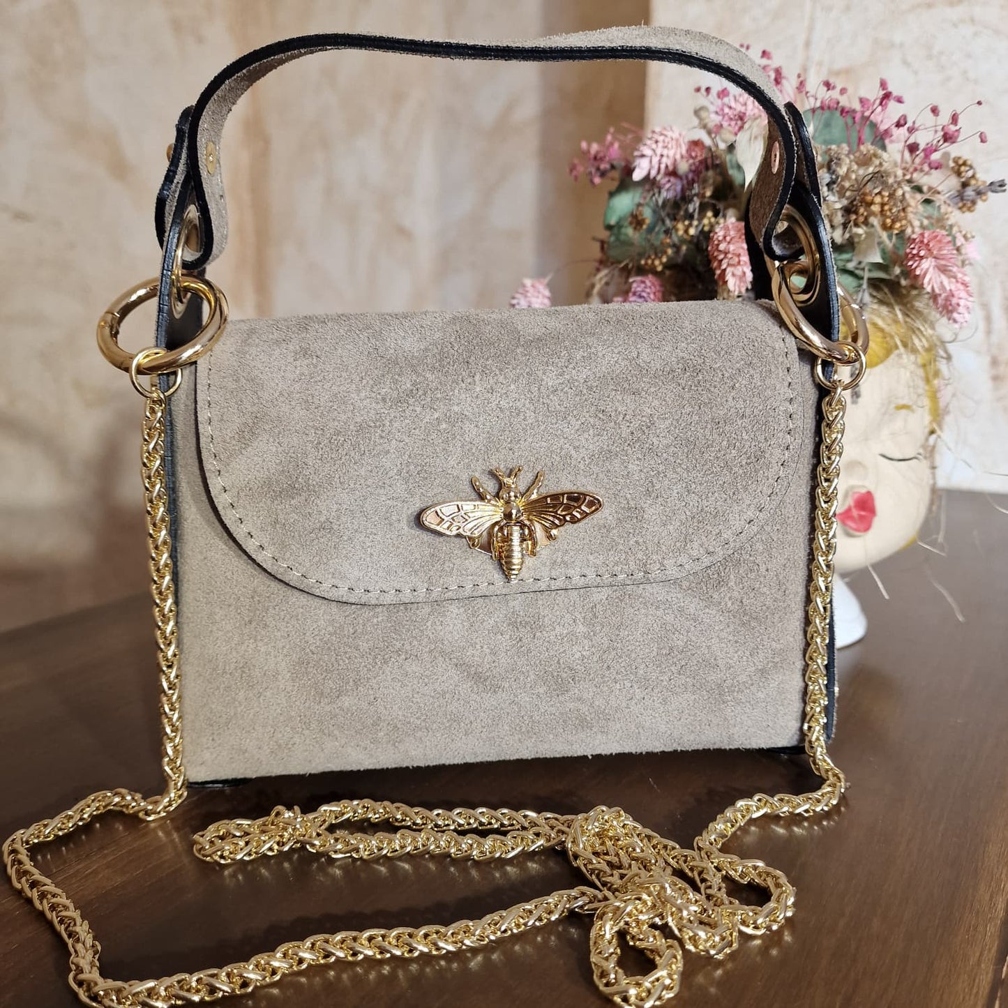 Bolso de Ante con detalle de Abeja