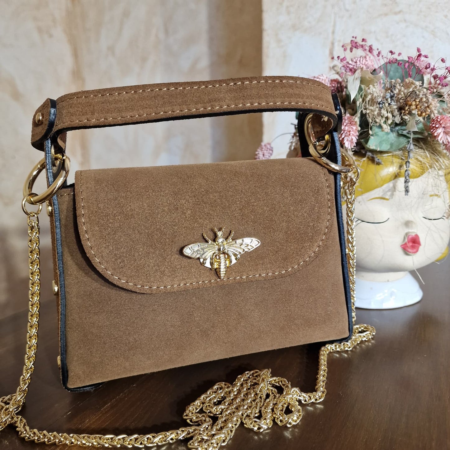 Bolso de Ante con detalle de Abeja