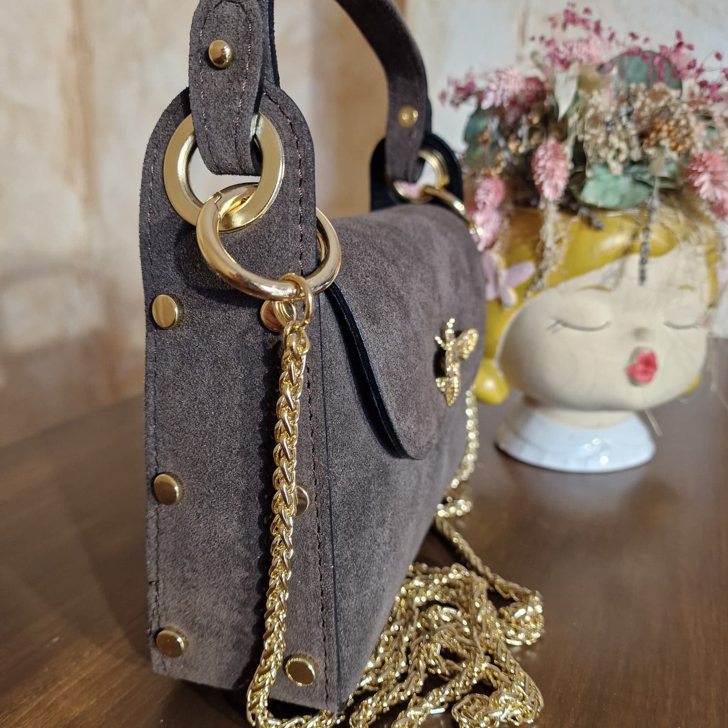 Bolso de Ante con detalle de Abeja