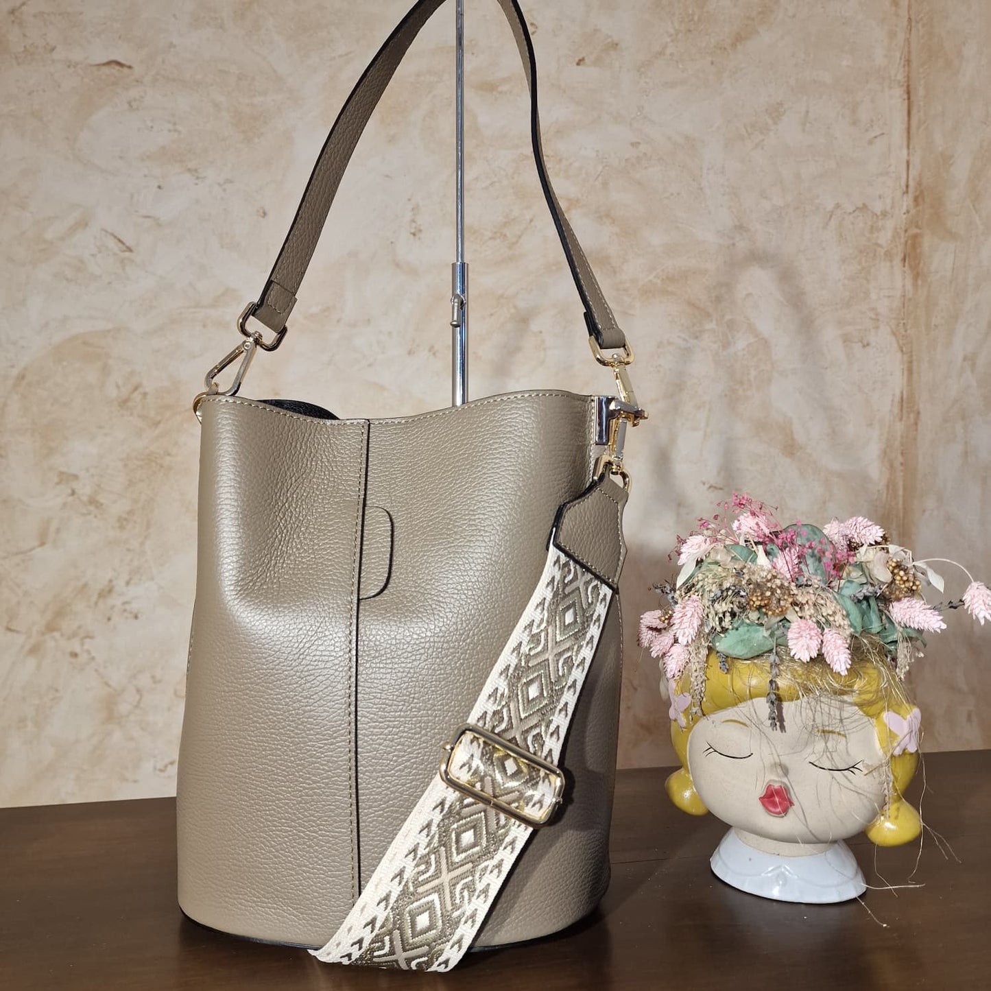 Bolso de Piel estilo Cubo
