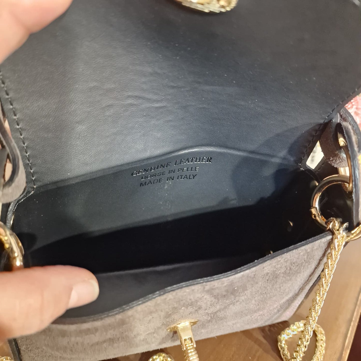 Bolso de Ante con detalle de Abeja