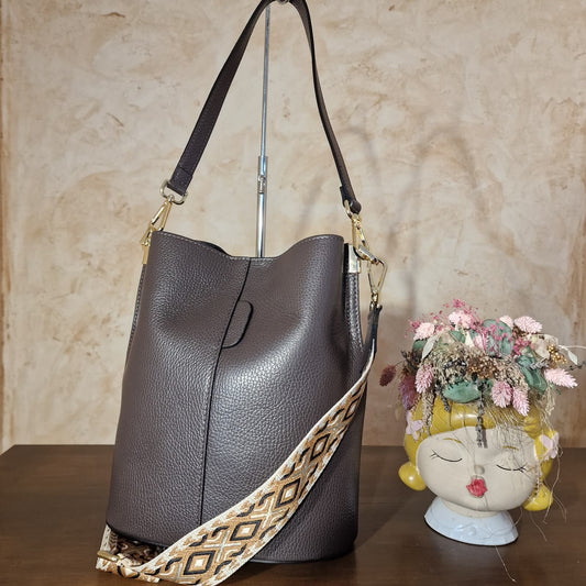 Bolso de Piel estilo Cubo